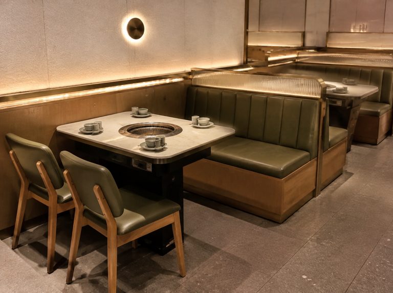 石阡县火锅店卡座沙发与餐桌椅